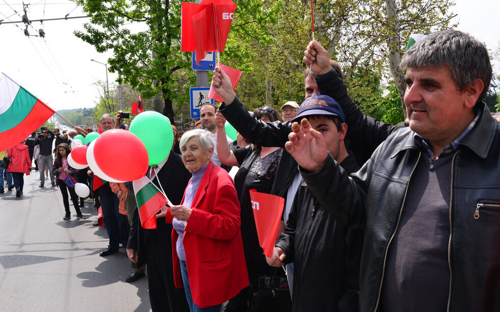 Фотогалерия: Митинг на БСП, мотопоход на "Нощните вълци" и протести на 1 май