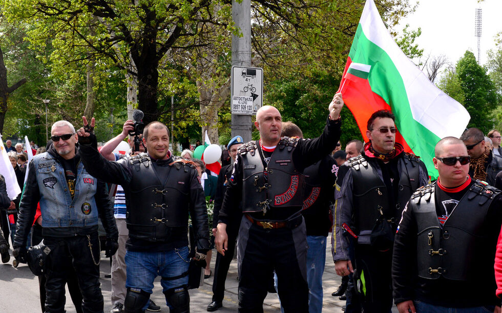Фотогалерия: Митинг на БСП, мотопоход на "Нощните вълци" и протести на 1 май