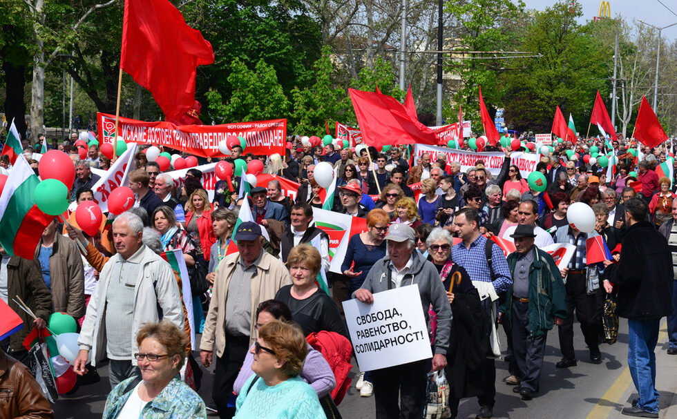 Фотогалерия: Митинг на БСП, мотопоход на "Нощните вълци" и протести на 1 май