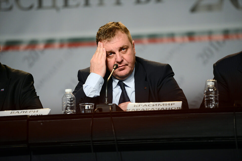 Лидерът на ВМРО <a href="http://www.dnevnik.bg/politika/2017/05/03/2964594_noviiat_ministur_na_otbranata_krasimir_karakachanov_-/" target="_blank">Красимир Каракачанов</a> поема вицепремиерски пост с ресор обществения ред и сигурността. Ще е също министър на отбраната.