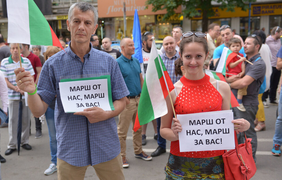 Според друг от организаторите на протеста основните противници на съдебната реформа са министърът на правосъдието Цецка Цачева, главният прокурор Сотир Цацаров и председателят на парламентарната група на ГЕРБ Цветан Цветанов.