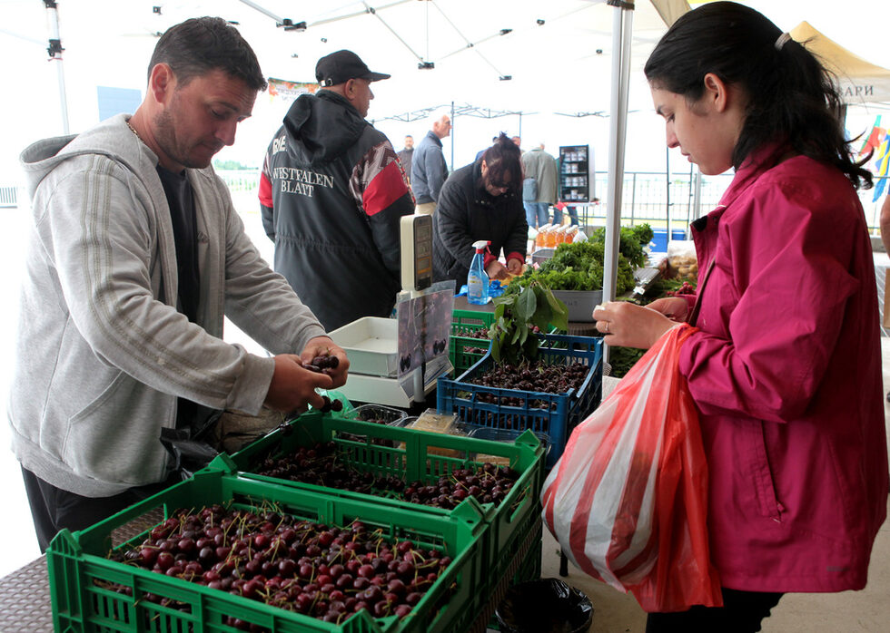 Цените са малко по-високи от предлаганата масова продукция в супермаркетите.