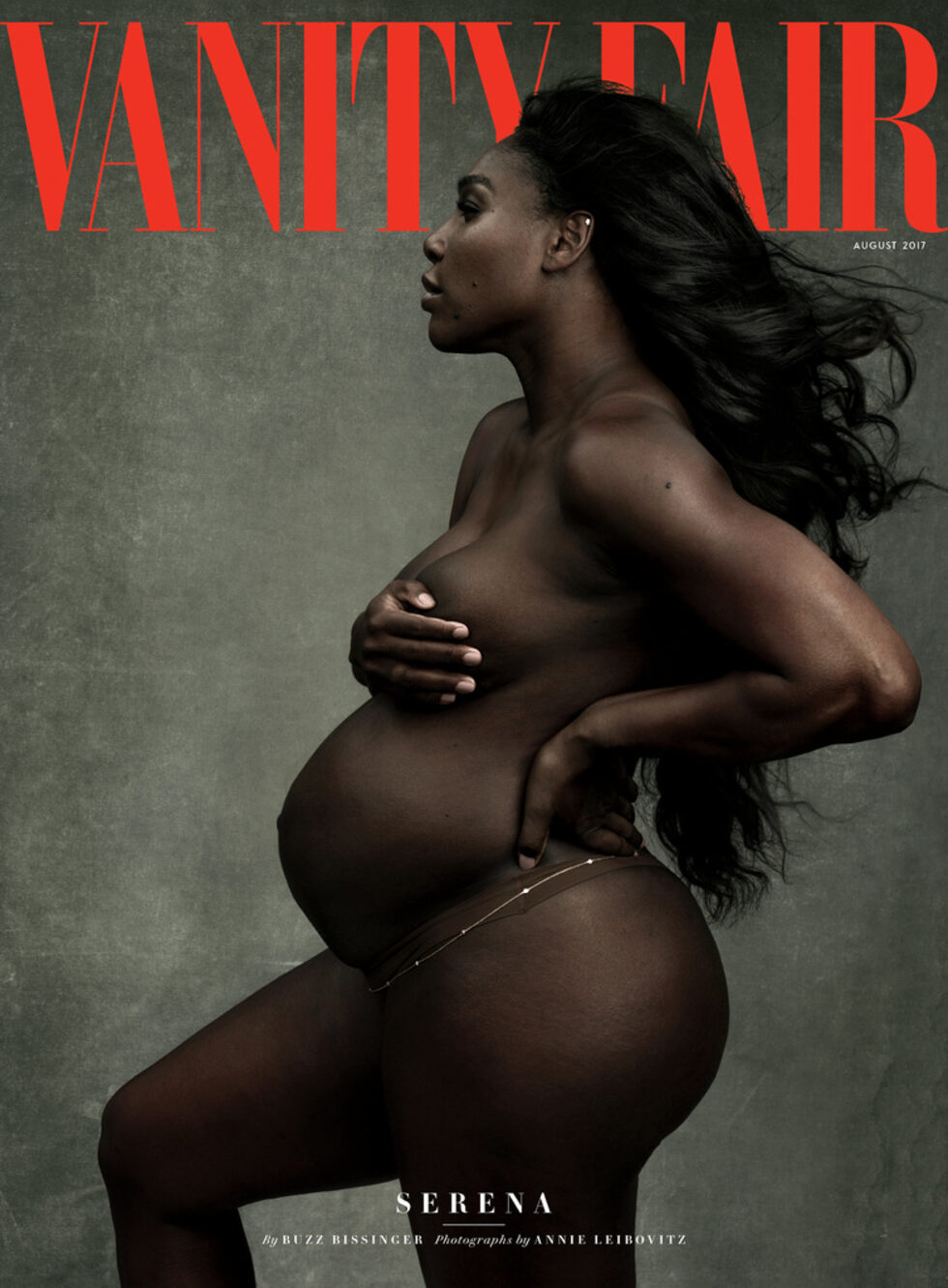 Серена Уилямс позира за корицата на списание Vanity Fair. Американската тенисистка показа колко е напреднала бременността ѝ, а идеята е заимствана от легендарната корица от 1997 г., на която позира Деми Мур. Тя застана пред обектива на фотографката Ани Лейбовиц.