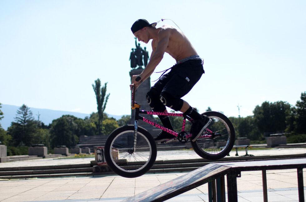Пред Паметника на съветската армия се проведе Bmxday, където участниците се състезаваха на рейл, скок над кофа и най-високо оли с награден фонд от 300 лв.