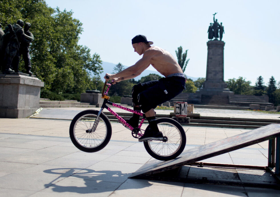 BMX рамките са изработени от различни видове стомана, в категорията "състезателни" са алуминиеви.