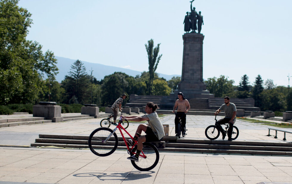 Днес терминът BMX велосипеди се използва, за да се назоват състезателните велосипеди както и тези, използвани за каране на рампа в парка, на улицата, във фристайл дисциплините.<br />