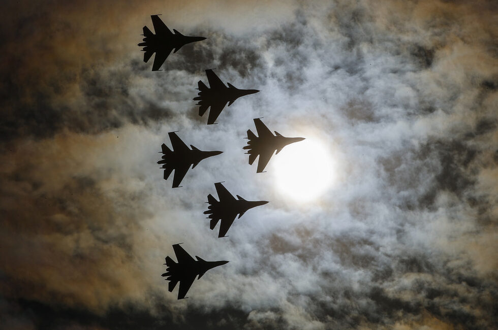 "Руските рицари" в демонстрация на борда на "Сухой Su-30SM".
