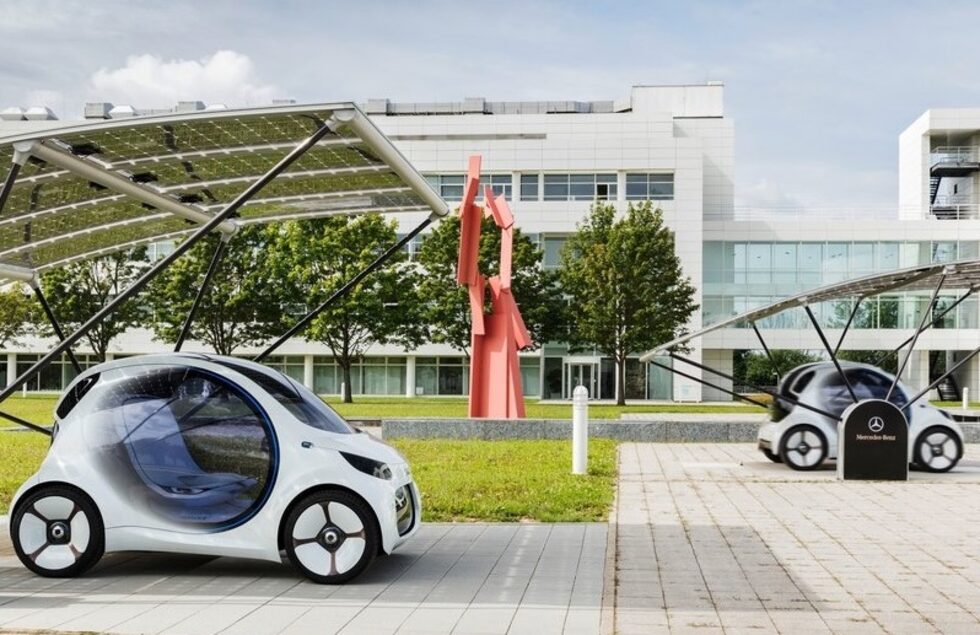 Smart vision EQ fortwo ще спира единствено за зареждане, като мястото за това отново ще намира самостоятелно.