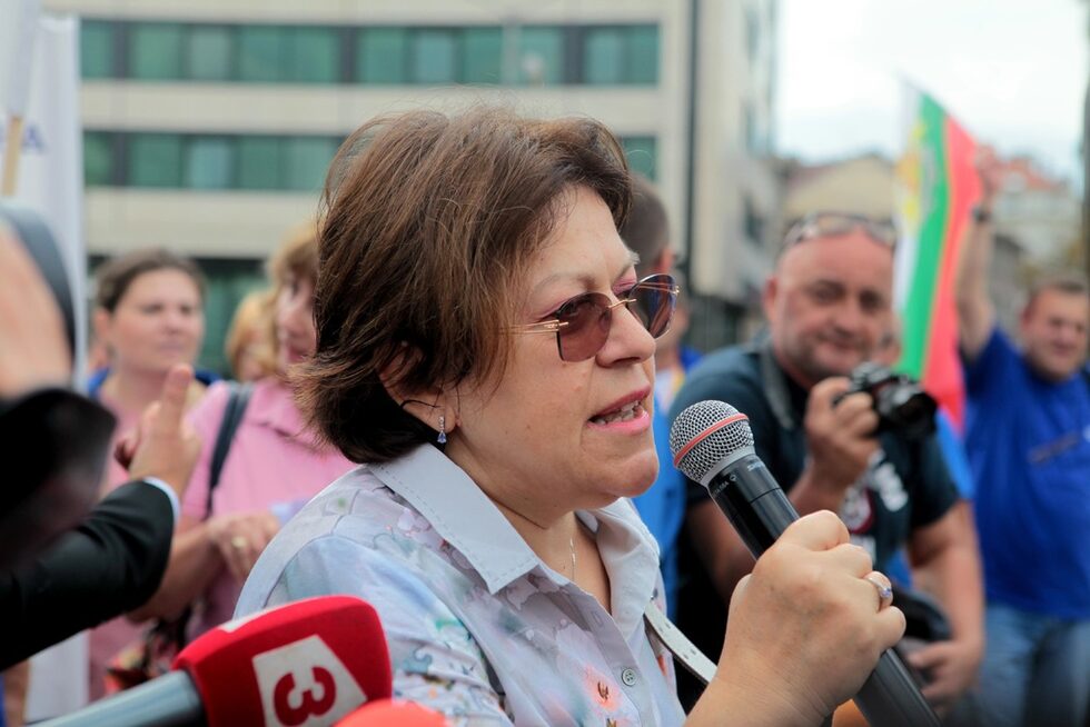 Фотогалерия: Служителите на "Емко" преместиха протеста си пред парламента