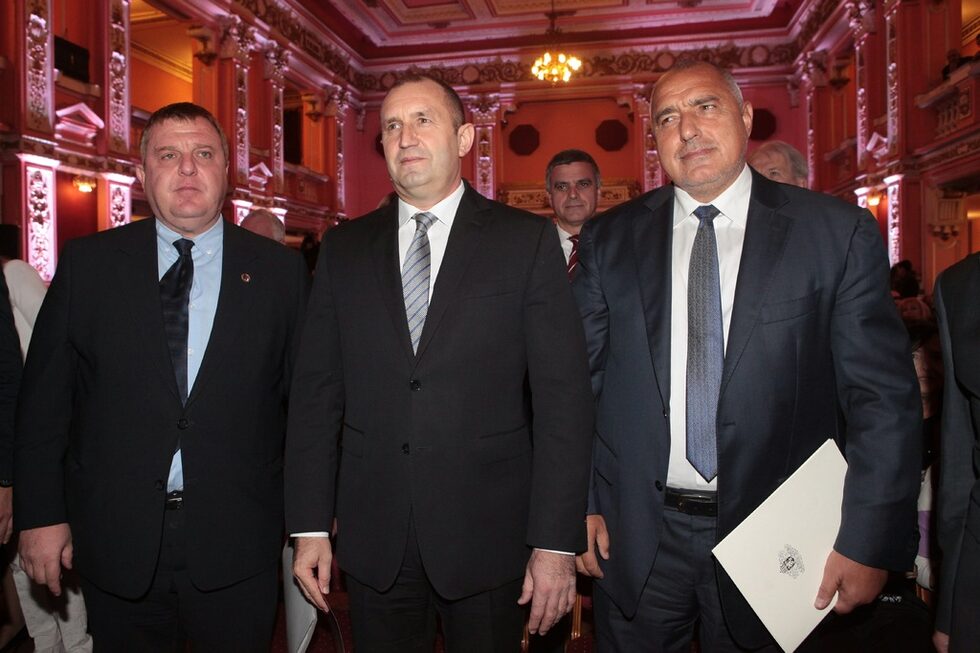 Президентът Румен Радев и премиерът Бойко Борисов участваха в дискусия за ролята на България в европейската отбрана.<br /><br />Инициатор е президентът на Партията на европейските социалисти (ПЕС) Сергей Станишев, а мотото е "Заедно в сигурността, ролята на България в общата европейска отбрана".