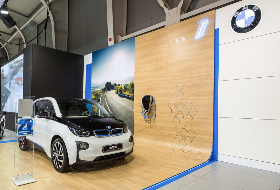 Обновеното <a href="http://www.dnevnik.bg/skorost/2017/08/29/3032491_vuzmojnost_za_drift_i_dopulnitelna_moshtnost_za_bmw_i3/" target="_blank">БМВ i3</a>, което може да се поръча и с батерия с по-голям капацитет, също вече е в България.