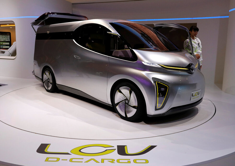 Тойота хвърли поглед към бъдещето на вановете с LCV D-Cargo.