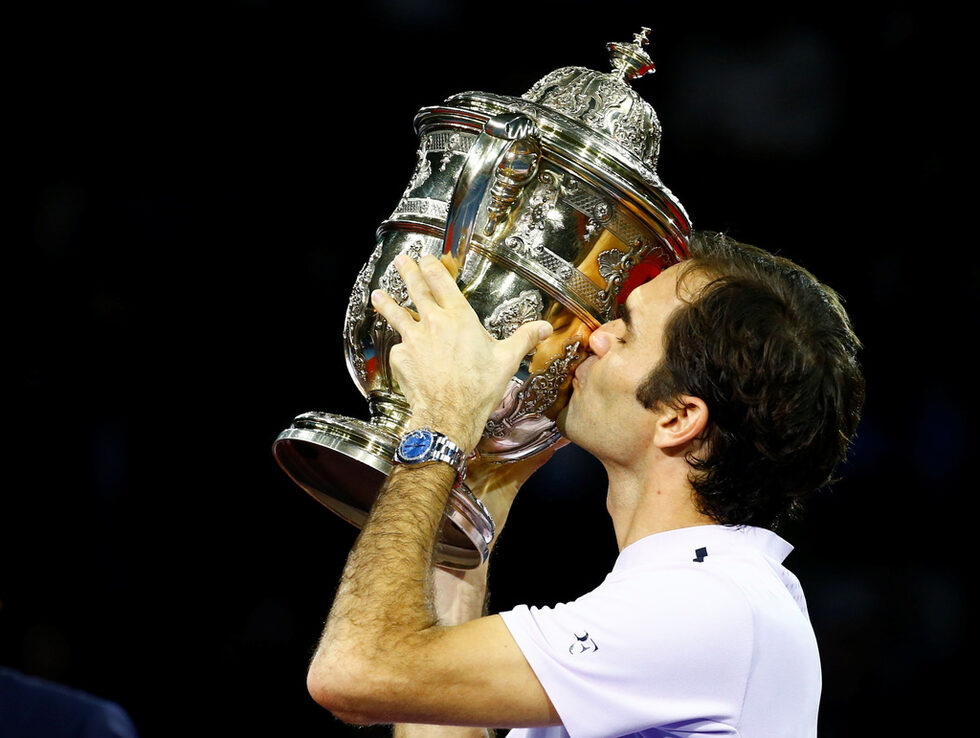 <a href="http://www.dnevnik.bg/sport/2017/10/29/3068393_federer_specheli_osma_titla_v_bazel_sled_zrelishten/" target="_blank">Роджър Федерер спечели осма титла в родния си град Базел след страхотен обрат срещу Хуан Мартин дел Потро</a>. 36-годишният швейцарец се наложи с 6:7 (5), 6:4, 6:3 в зрелищен финал, който продължи два часа и 32 минути.