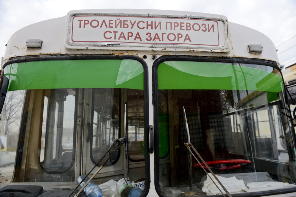 Интересното е, че преди това – от 1985 до 1987 г. се е движел по линия 9 в София. Всички пет тролейбуса, които сдружението иска да реставрира и пусне в експлоатация са в тежко състояние, и затова в момента провеждат дарителска кампания.