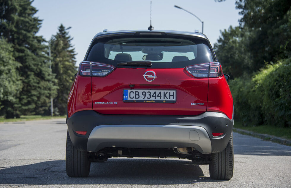 Така конфигуриран автомобилът се ускорява до 100 км/ч за 11.8 секунди. Скоростната кутия сменя предавките едва забележимо, реагира и бързо при рязко подаване на газ. Водачът има и възможността да сменя ръчно предавките.