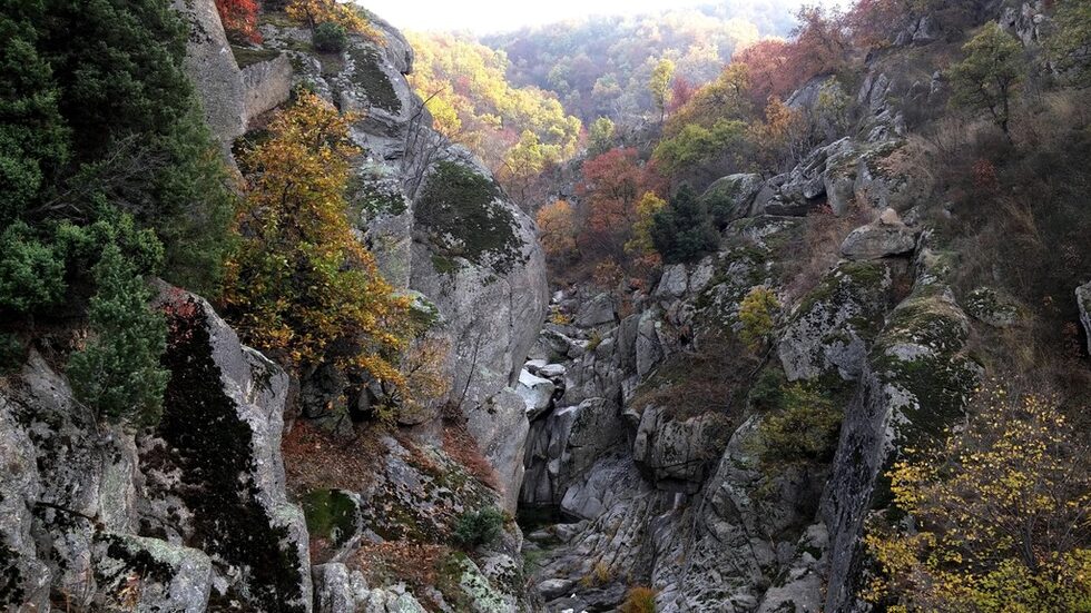 Каньонът на притока на река Харманлийска, известен като Куру дере.