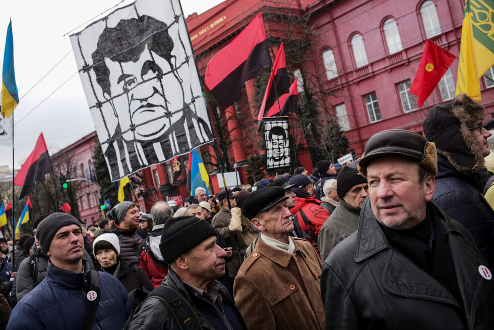 Протест срещу президента Петро Порошенко в центъра на Киев, Украйна.