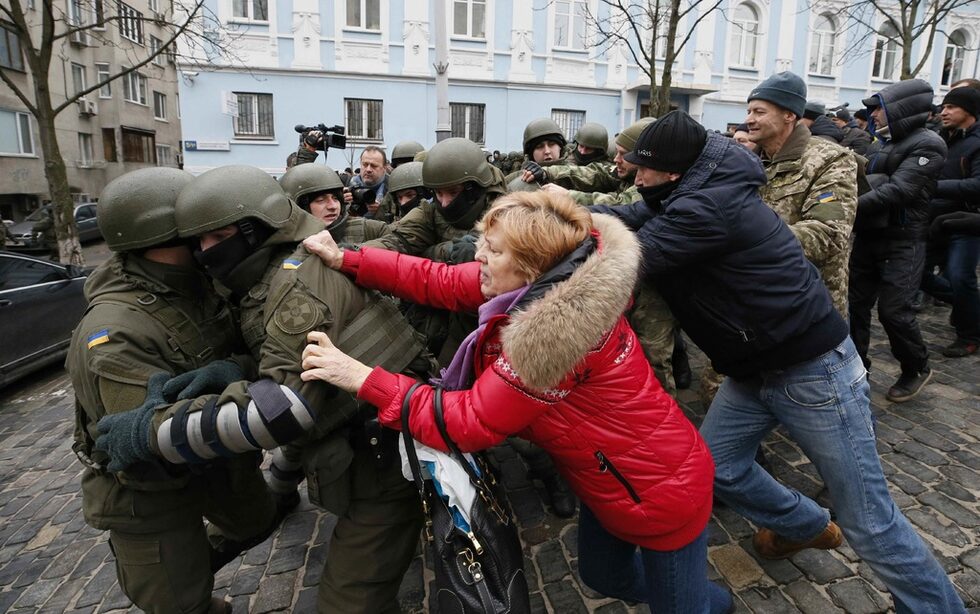 Въпреки присъствието на десетки полицаи за борба с безредиците задържането на Саакашвили не успя.