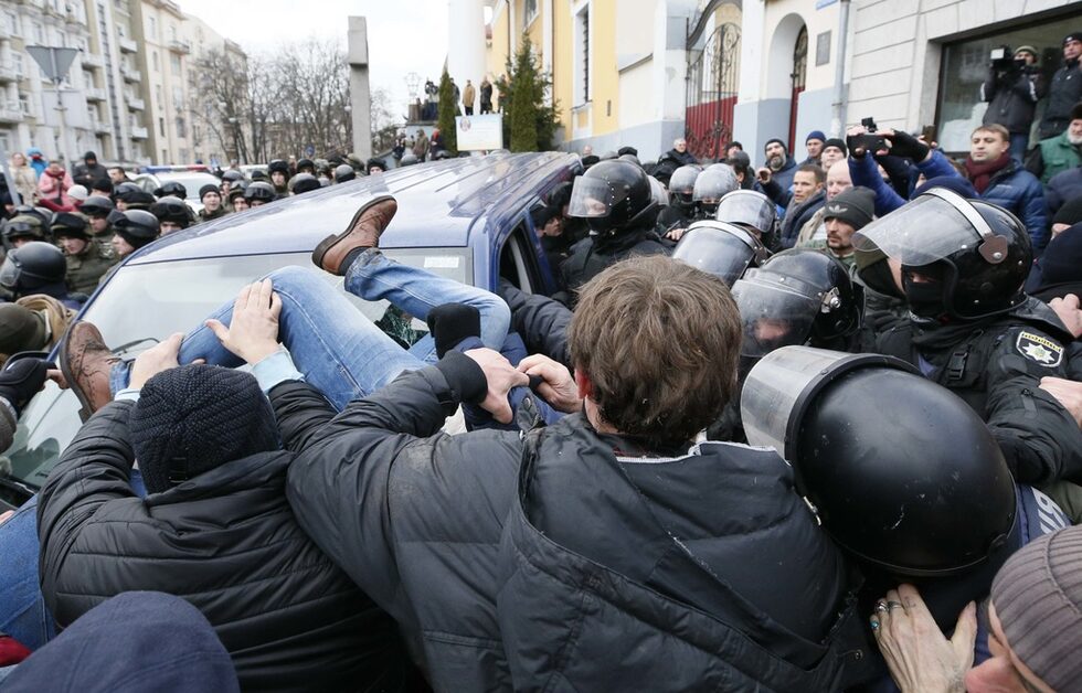 Фотогалерия: Симпатизанти освободиха Саакашвили от опита за арест
