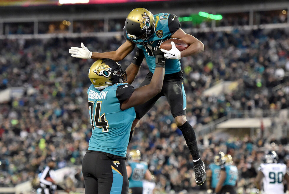 Играчите на Jacksonville Jaguars се радват след отбелязан тъчдаун срещу отбора на Seattle Seahawks в мач от FL.