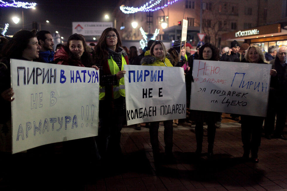 От екоминистерството заявиха пред Би Ти Ви, че картата, разпространена от коалицията "За да остане природа в България", не е прецизна. От там уверяват, че промяната в концесията предвижда предпазна клауза, която не допуска изграждането на ски писти и съоръжения под връх Църна могила.