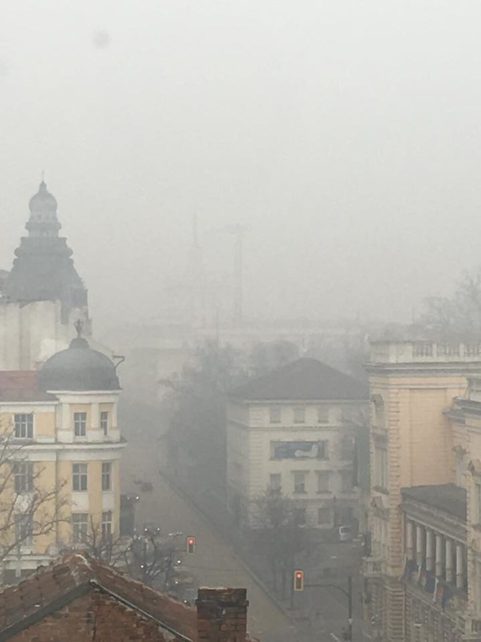 Фотогалерия: Опасната пелена над София