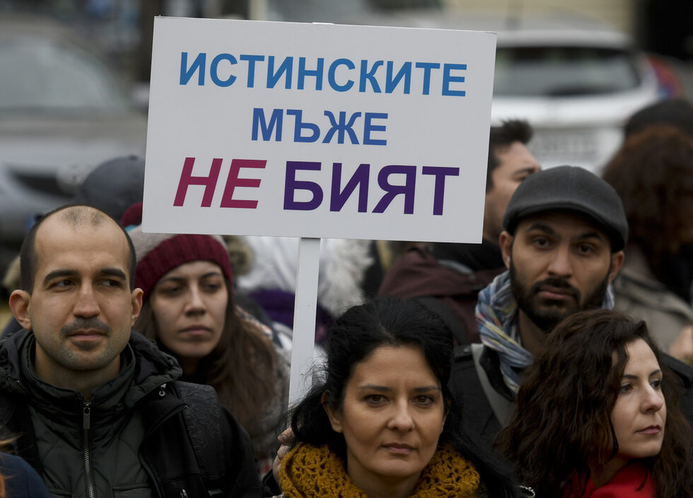 Протестът бе подкрепен и от "Зелените", като според партията е загуба за обществото, че някои хора се опитват да се възползват популистки от толкова сериозна и важна за обществото тема.