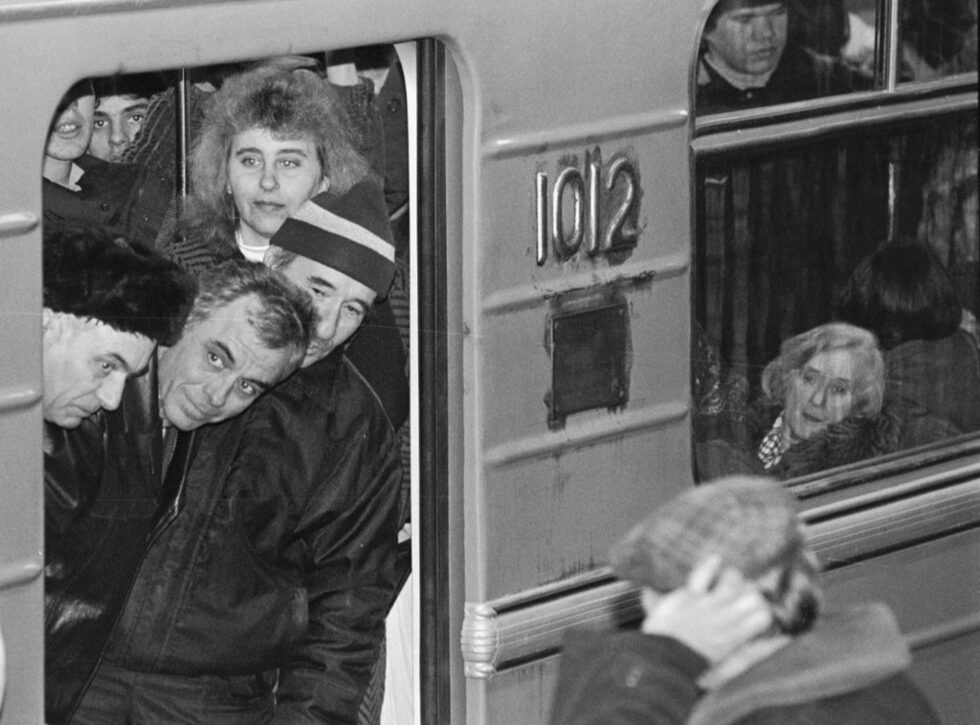 Софийското метро е най-скъпият, труден за изпълнение, популярен и стар проект на Столичната община, като плановете за него датират още 60-те години на ХХ век. <a href="https://www.dnevnik.bg/photos/2018/01/28/3117426_fotogaleriia_20_godini_otkakto_metroto_trugna_pod/" target="_blank">През 2018 година се навършиха 20 години от пускането на първата линия с 5 метростанции и дължина 6.5 км.</a><br /><br /><strong>Галерията е била разгледана 68 648.</strong>