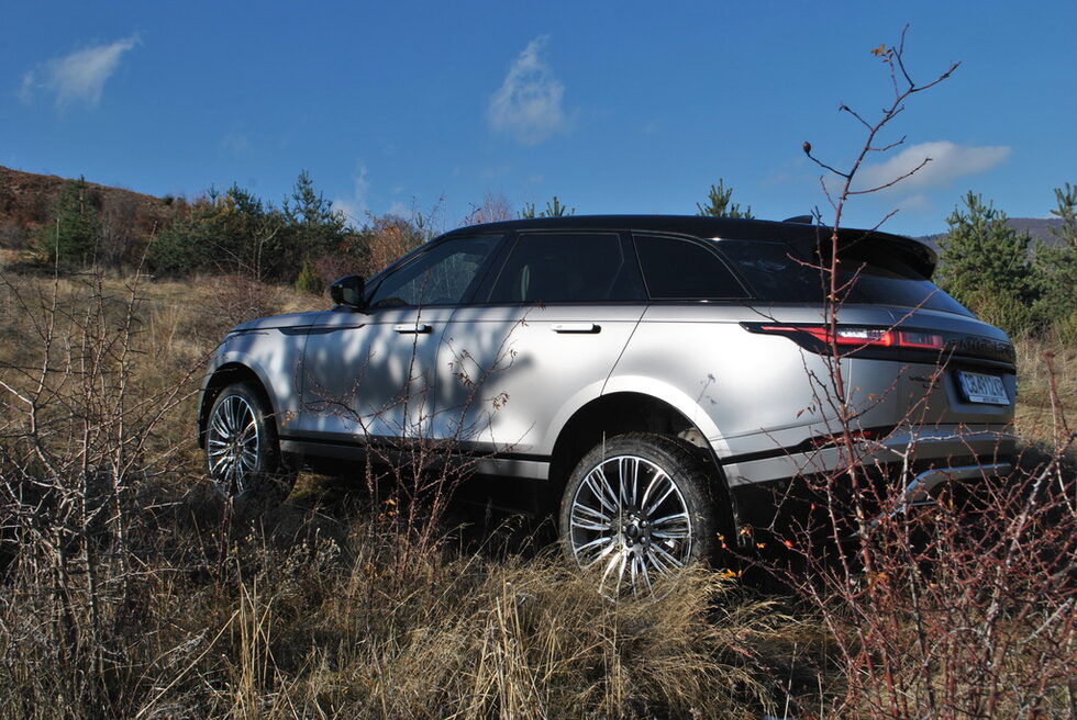 Тестовият автомобил беше в цвят Flux Silver и качен на 22-цолови джанти.