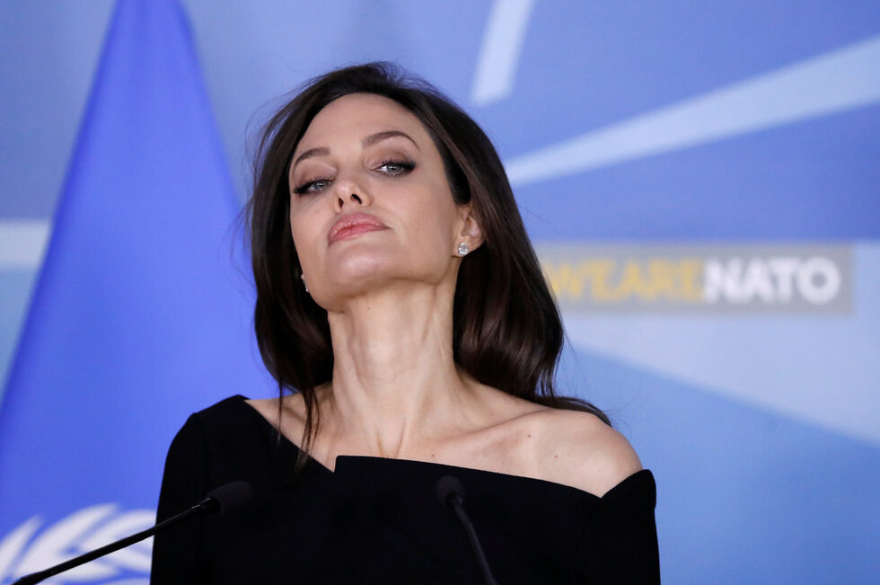 Фотогалерия: Анджелина Джоли в НАТО