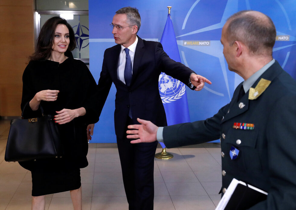 Фотогалерия: Анджелина Джоли в НАТО