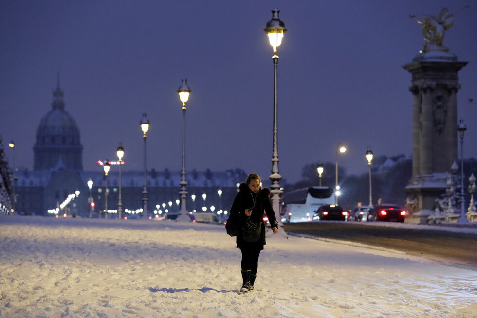 Мостът Александър III рано сутрин.