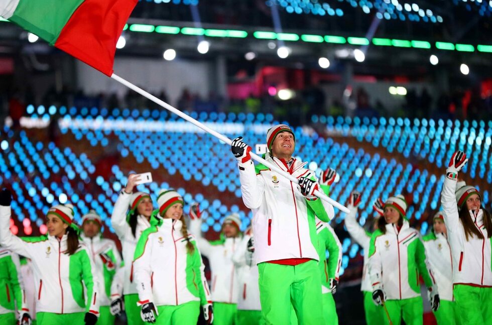 По време на церемонията се проведе <a href="https://www.dnevnik.bg/sport/2018/02/09/3127061_snimka_na_denia_bulgarite_pri_otkrivaneto_na_igrite_v/" target="_blank">традиционният парад на спортистите</a>. Знаменосец на българската делегация беше сноубордистът Радослав Янков. Той е и <a href="https://www.dnevnik.bg/sport/2018/02/08/3125460_koi_i_kakvi_sa_bulgarskite_nadejdi_v_pyongchang_2018/" target="_blank">най-голямата надежда на България за медал в Пьонгчанг.</a><div> </div>