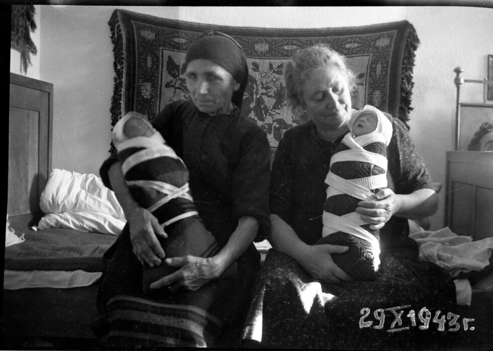 "Imaginary Archive" - българския архив от намерена фотография и Инстаграм профил на "Семейство Стоянови" е български архив от намерена фотография. Той включва над 10 хил. негативи и диапозитиви, събирани в продължение на пет години.