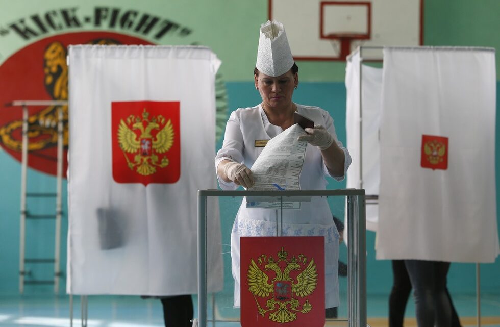 Сигурно е, че президентът Владимир Путин ще спечели четвърти мандат, но апатията сред избирателите е голяма, отбелязва агенцията.