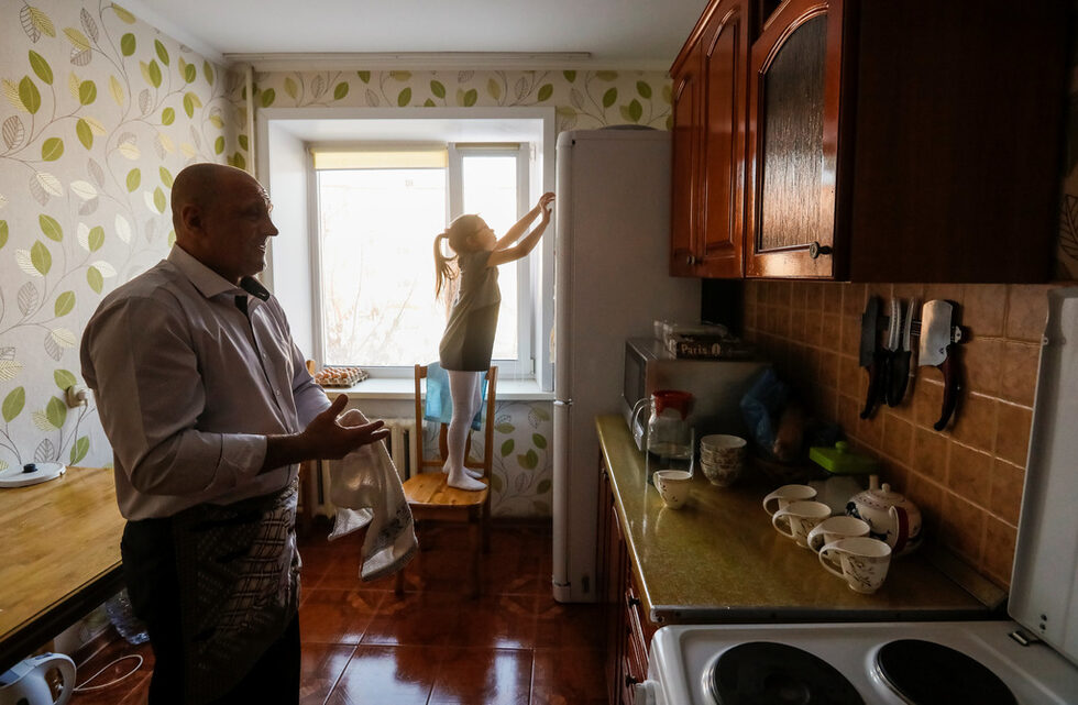 Фотогалерия: Казахстанското градче, където всеки пети работи в местната фабрика за метал
