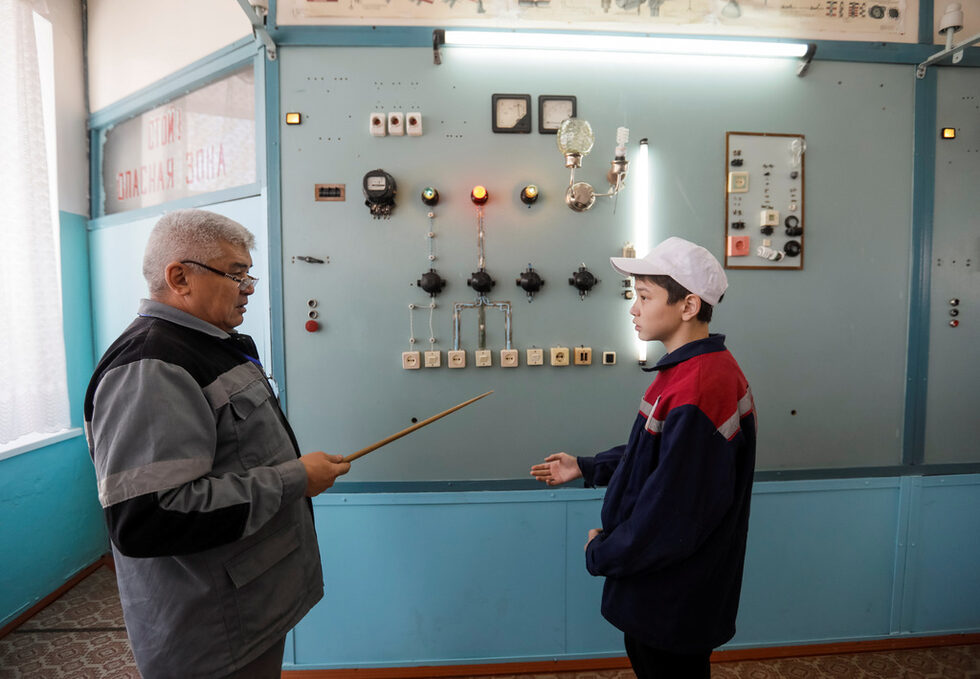 Фотогалерия: Казахстанското градче, където всеки пети работи в местната фабрика за метал