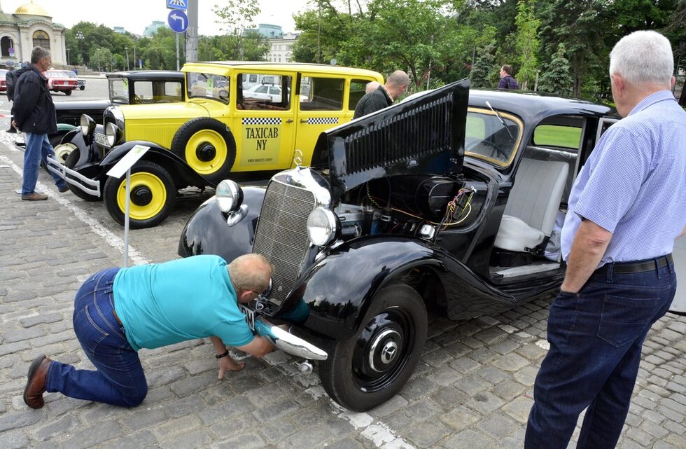 Фотогалерия: Ретро парад за празника на шофьора