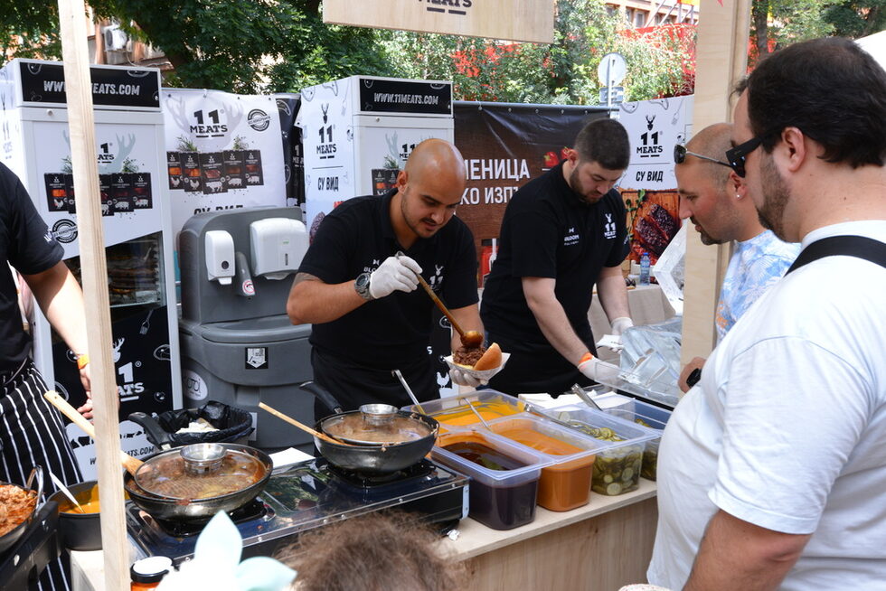 За втори път списание "Бакхус" организира StrEAT Fest днес и утре на Женския пазар.