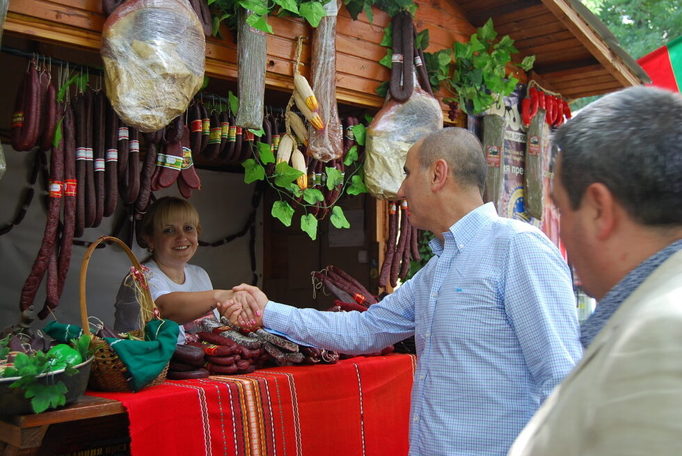 Председателят на ПГ на ГЕРБ и заместник-председател на партията Цветан Цветанов присъства на празника на горнооряховския суджук, съобщи пресцентърът на ГЕРБ.