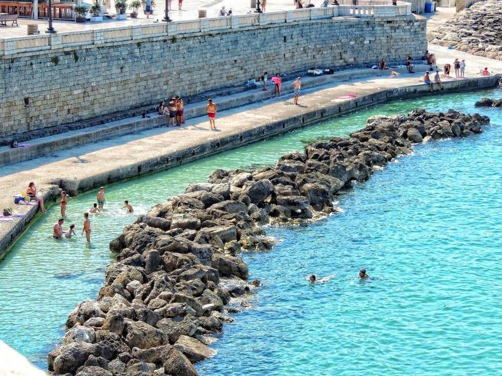 На север от Отранто е Baiadei Turchi с безкрайни пясъчни плажове и кристално чиста вода, която се смята за една от най-чистите в Италия.