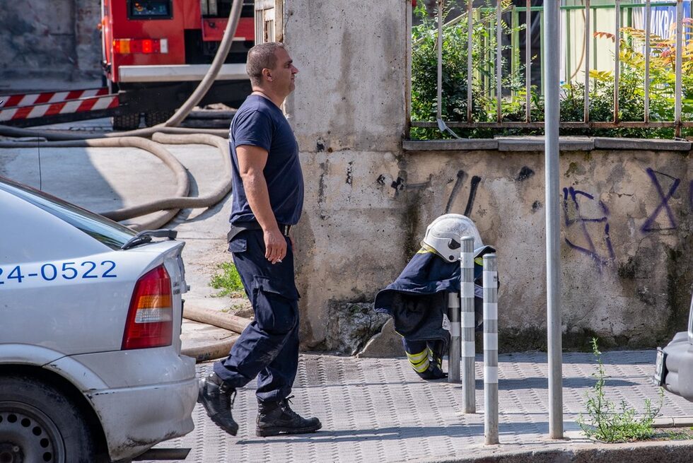 Фотогалерия: Пожар в "Царските конюшни"