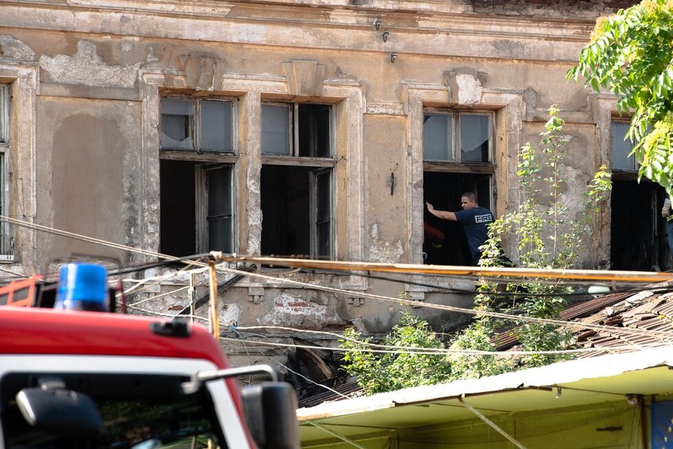 Фотогалерия: Пожар в "Царските конюшни"