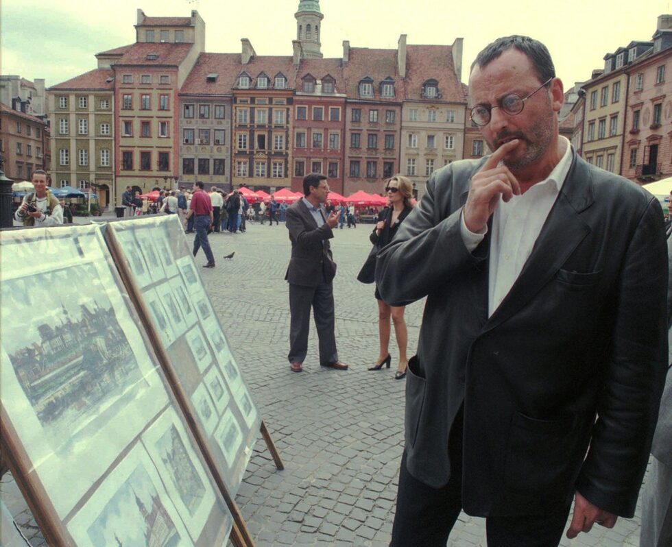През 1998 г. Рено участва също и във филма "Годзила".