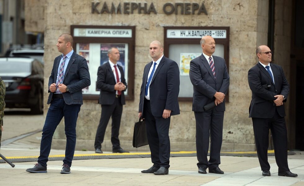 Охраната на Борисов и македонският аналог на НСО бдят.