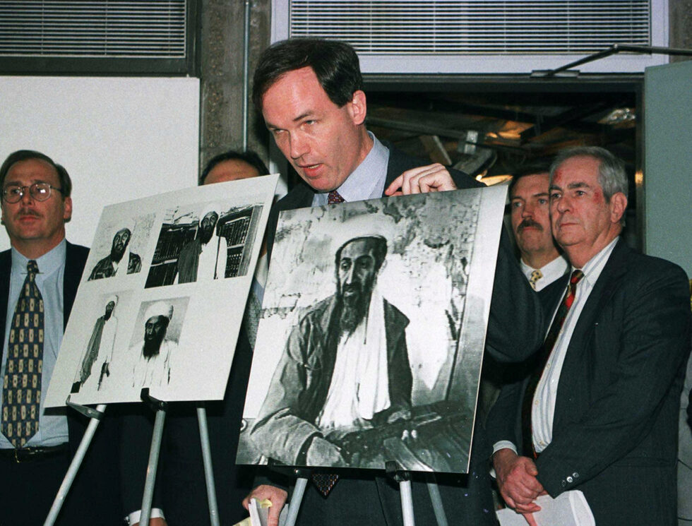 На 7 август 1998 г. Осама бин Ладен обявява на света, че "Ал Кайда" е глобална заплаха, защото може да организира и извърши синхронизирани нападения срещу посолствата на САЩ в Кения и съседна Танзания.
