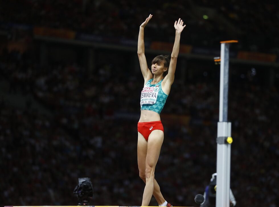 Демирева <a href="https://www.dnevnik.bg/sport/2018/08/10/3294816_mirela_demireva_se_prebori_za_sreburen_medal_na/" target="_blank">рискува във финала и усилията ѝ дадоха резултат, за да се пребори за медала</a>.