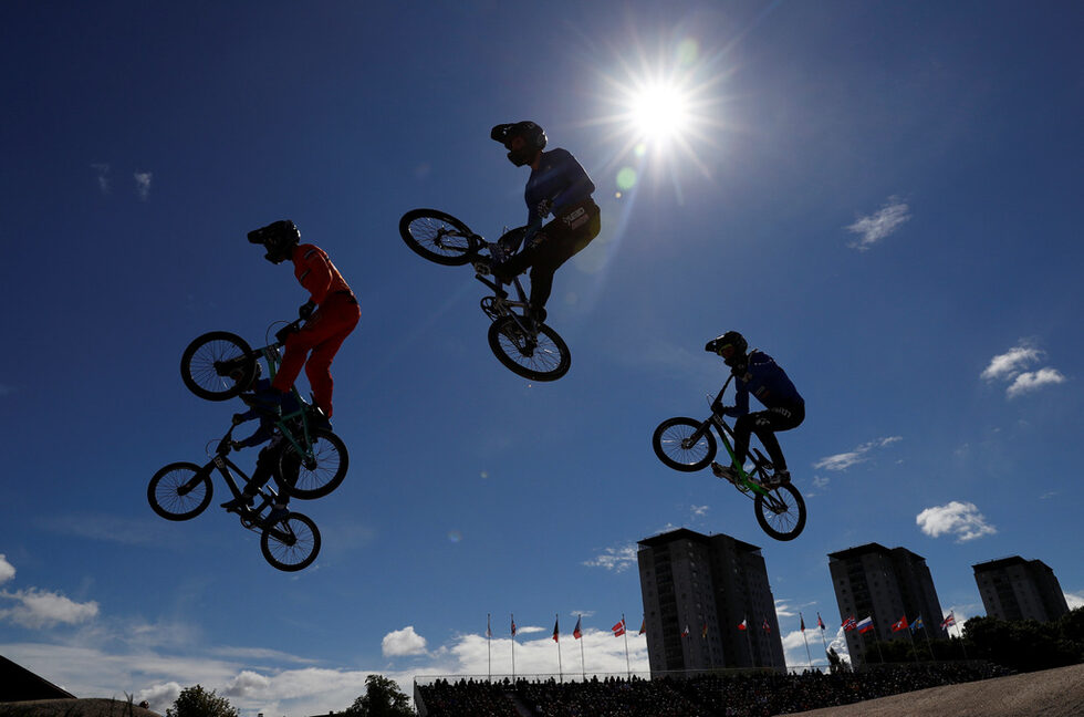 Кадър от състезание с велосипеди BMX.