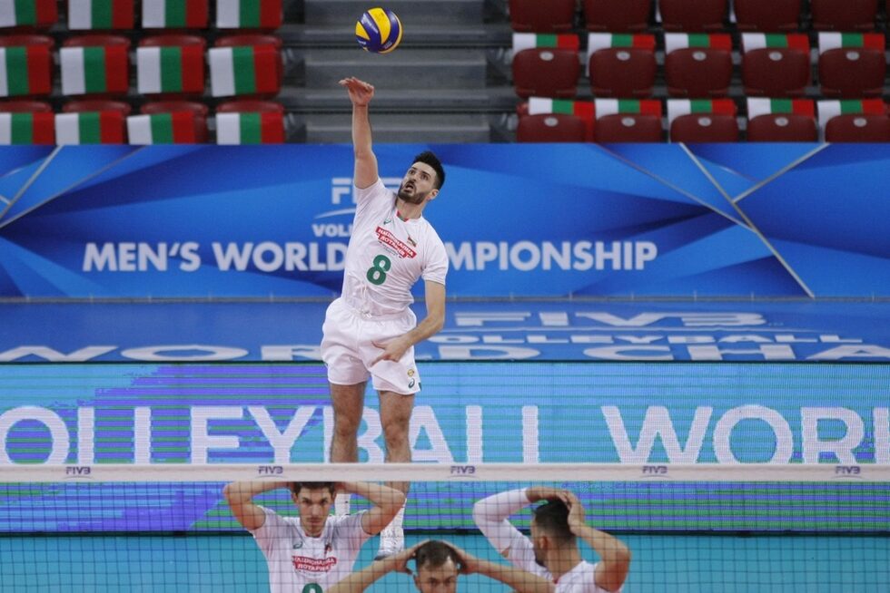 Тодор Скримов <a href="https://www.dnevnik.bg/sport/2018/09/24/3315777_predstavianeto_na_bulgariia_na_svetovnoto_po_voleibol/" target="_blank">е седми в класацията за най-добрите изпълнители на начален удар след първите две фази на световното по волейбол</a>, като има 11 аса (средно по 0.39 на гейм).