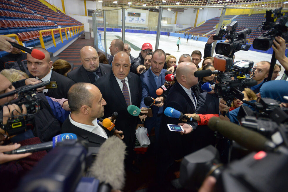 Борисов <a href="https://www.dnevnik.bg/sport/2018/10/02/3320147_borisov_smiata_stadion_vasil_levski_za_nenujen_i_iska/" target="_blank">отново се изказа в подкрепа на идеята за изграждане на нов национален стадион в София</a>.